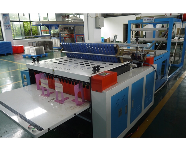 珍(zhen)珠棉加工(gong)車間