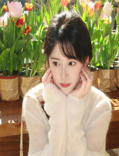 文化研究：《月与二分之一恋人》如何展现宗教的思想内涵与象征意义 探索艺术与文化的互动关系